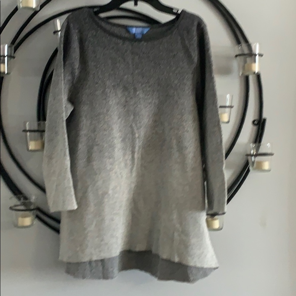 Gray sweatshirt sparkles in the fabric size L